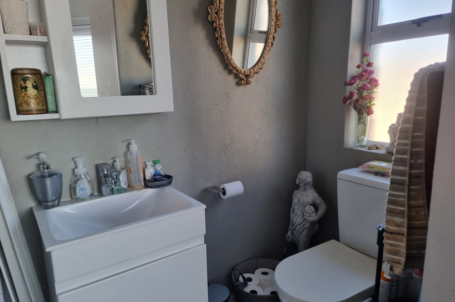 2 Bedroom Property for Sale in Beachfront Western Cape